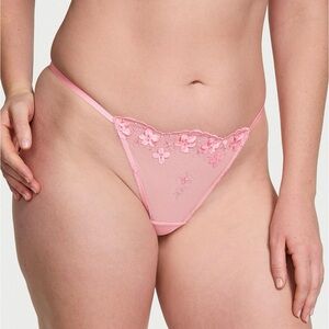 NWT Victoria’s Secret Dream Angels Floral Embroidered Fishnet V-String Size Med